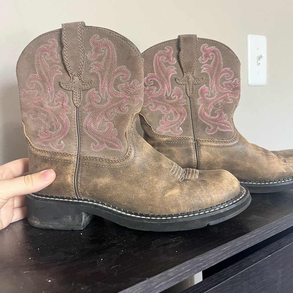 Womens Ariat Brand Size 7.5 Low Cowboy Boots